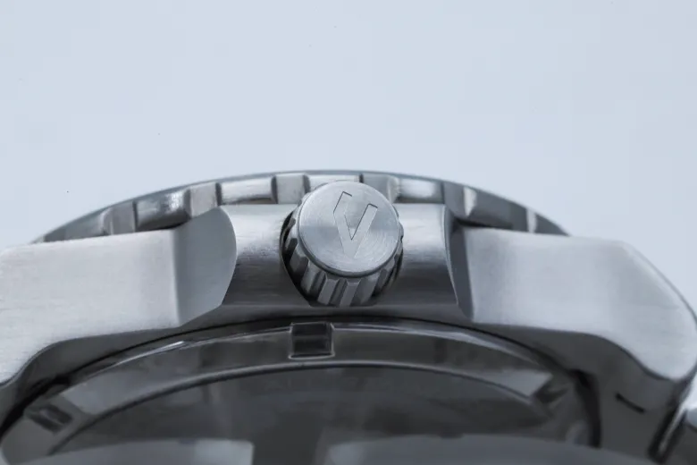 100m GMT Sport (Red Dial)