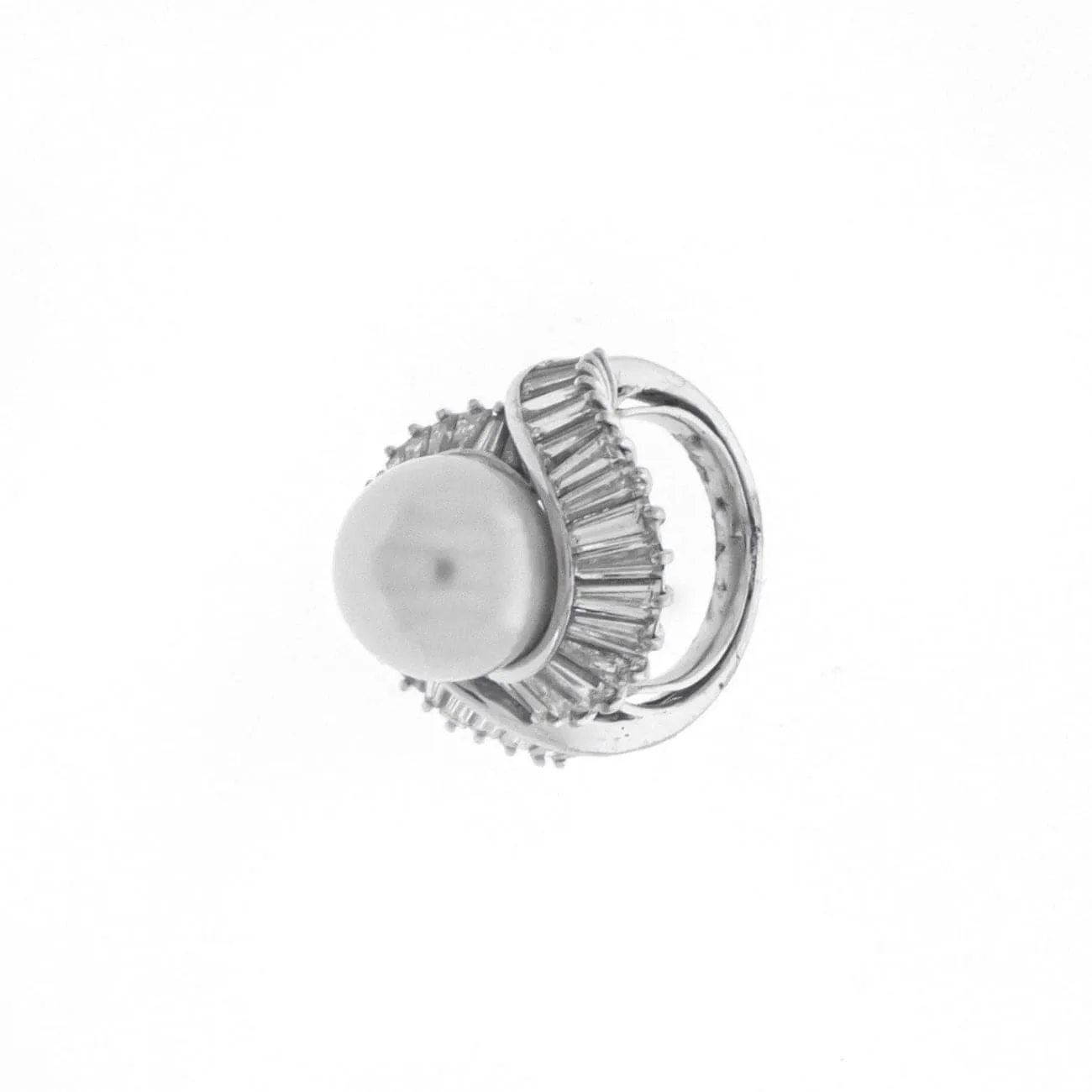 18K White Gold White Pearl and Diamonds Ring
