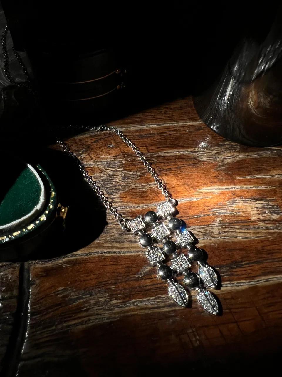 Art Deco 18k White Gold Natural Diamonds Necklace