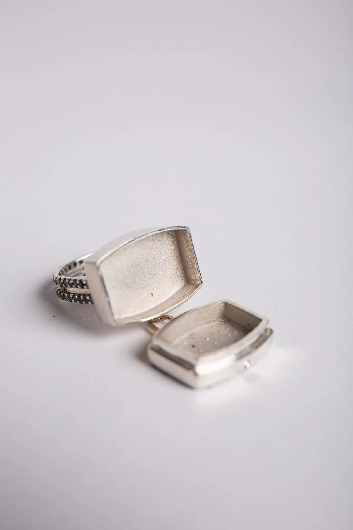 JOANNE FISKE | MULTI DIAMOND POISON RING