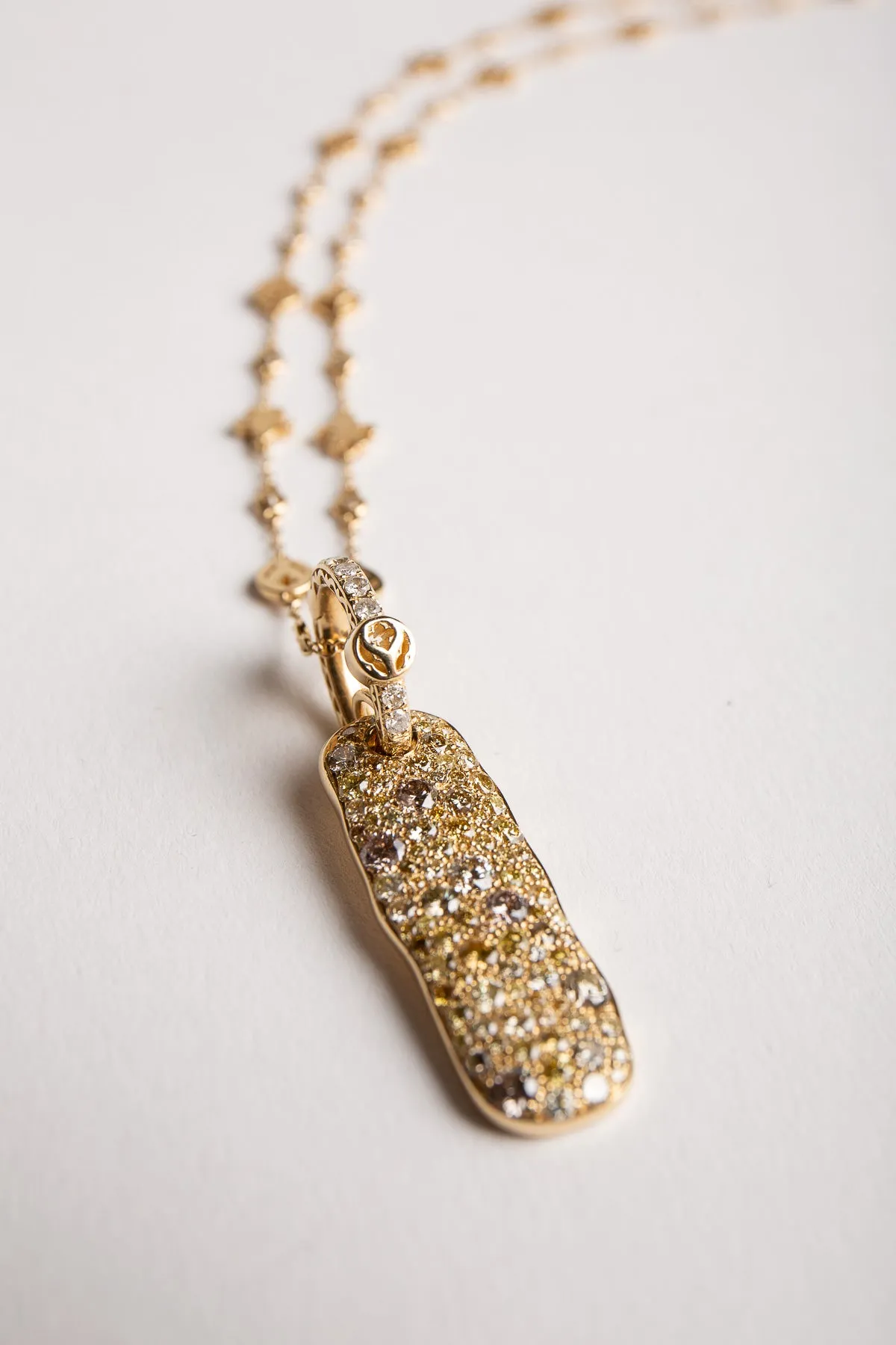 LOREE RODKIN | NARROW PAVE DIAMOND BAR PENDANT
