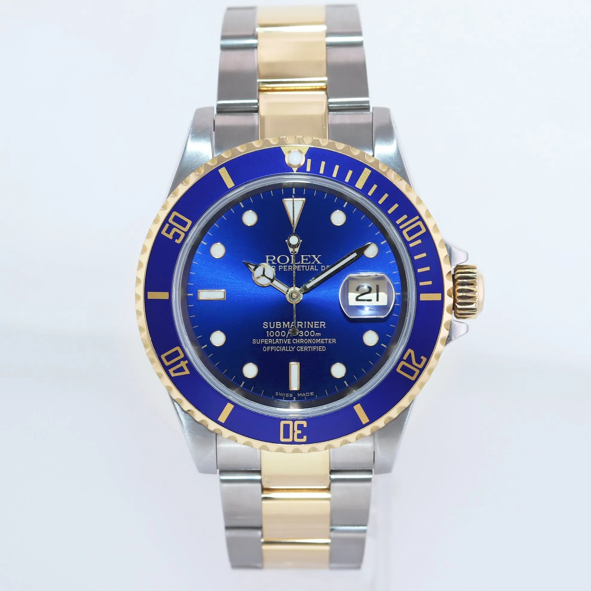 MINT 2001 Rolex Submariner 16613 Gold Steel Two Tone Gold Buckle Sunburst Blue Watch