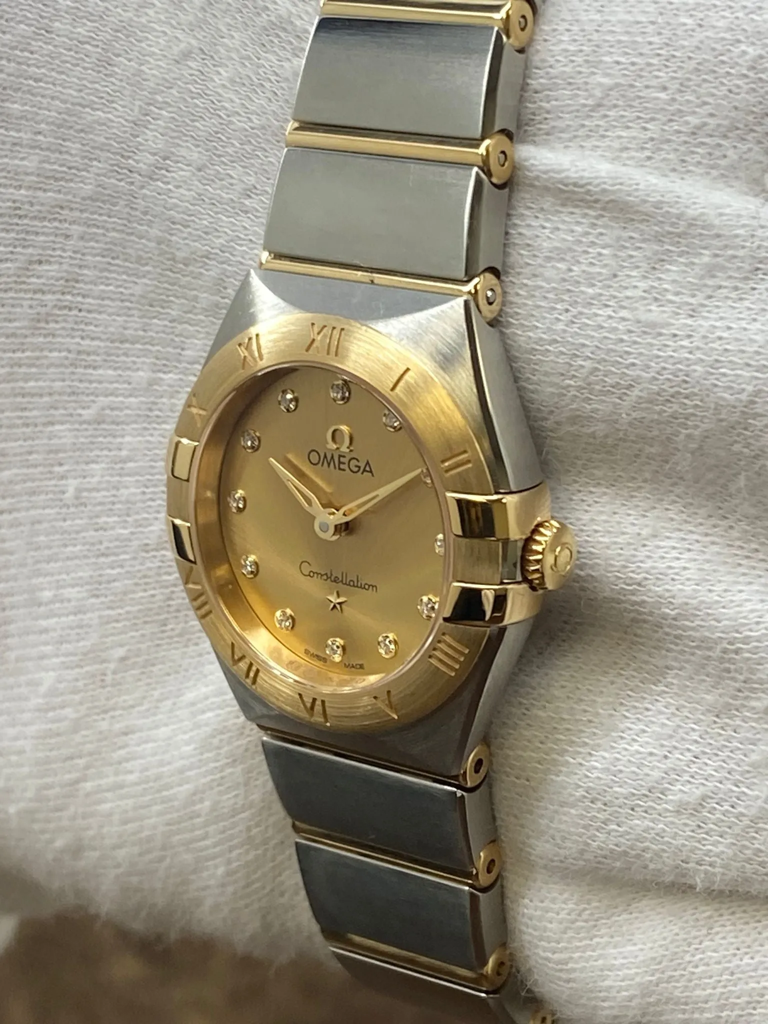 Omega Constellation Manhattan 25mm 131.20.25.60.58.001 Champ Diamond Dial Quartz Women's Watch