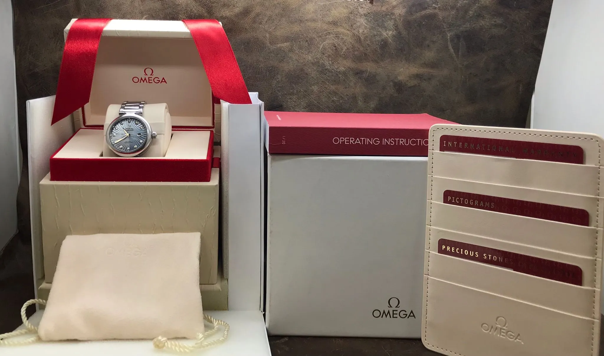 Omega De Ville Ladymatic 425.30.34.20.57.002 Blue Wave Diamond Dial Automatic Women's Watch