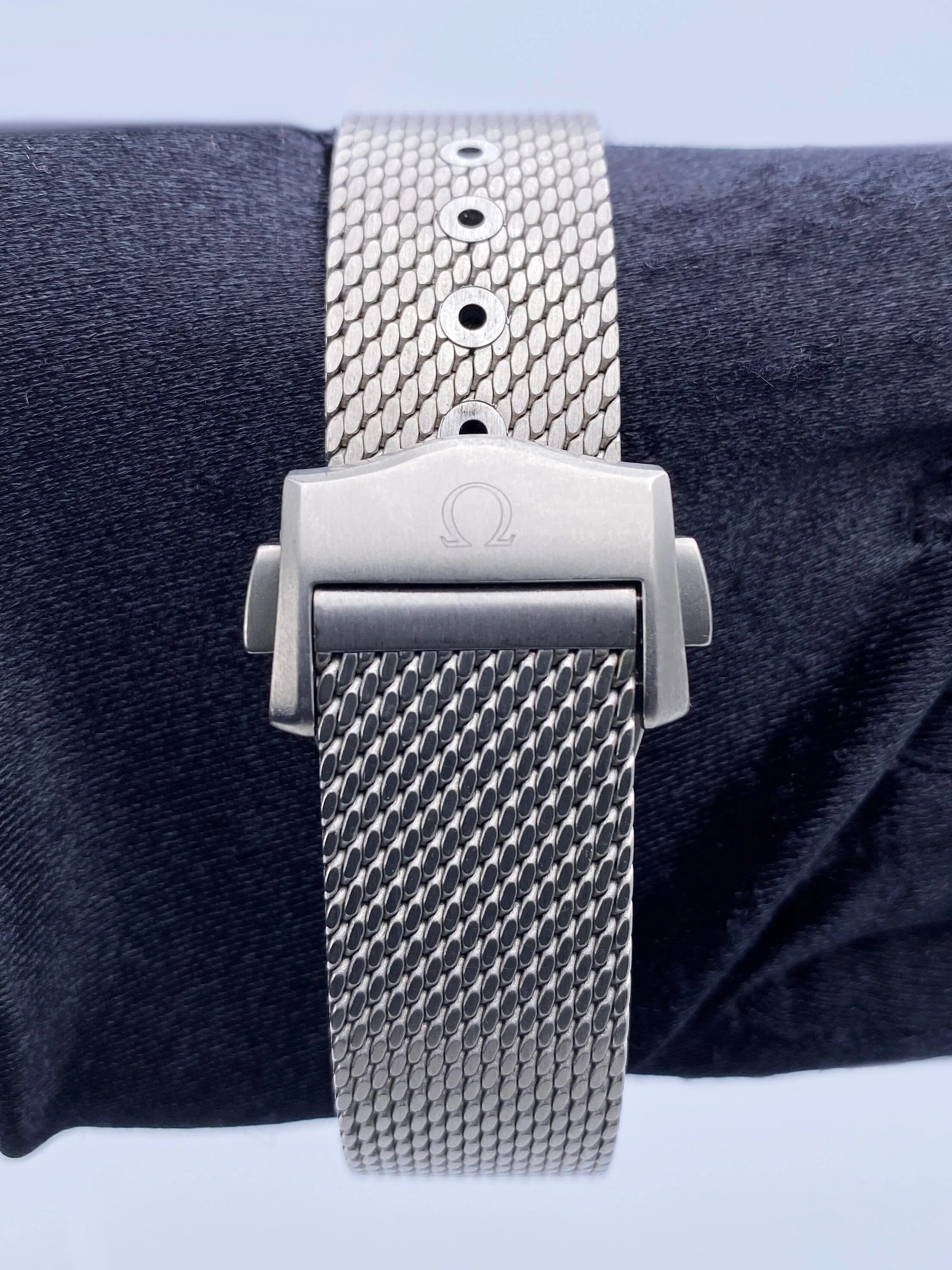 Omega Seamaster Diver 300 M Co-Axial "007 Edition" Mens Watch Box Papers