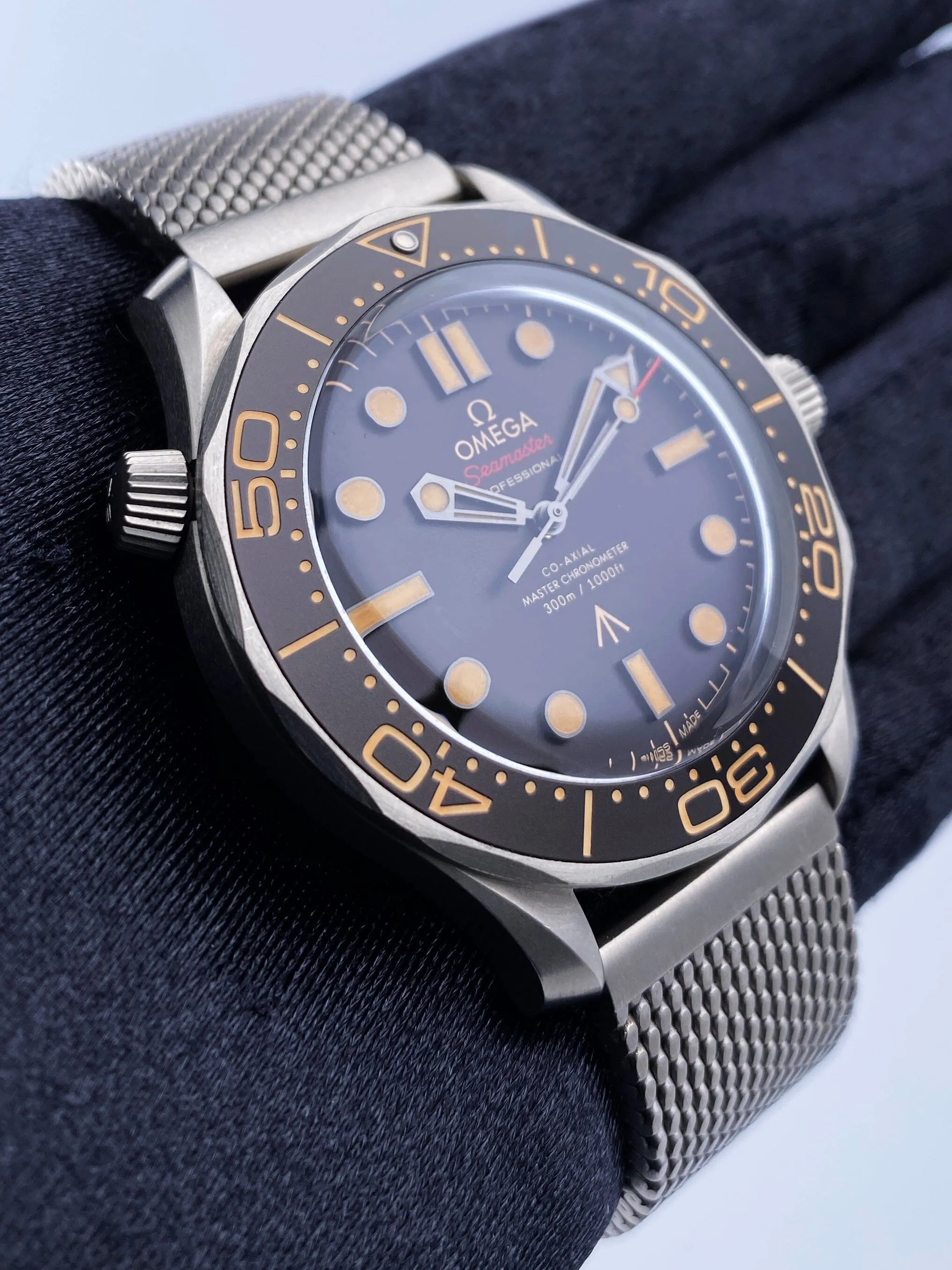 Omega Seamaster Diver 300 M Co-Axial "007 Edition" Mens Watch Box Papers