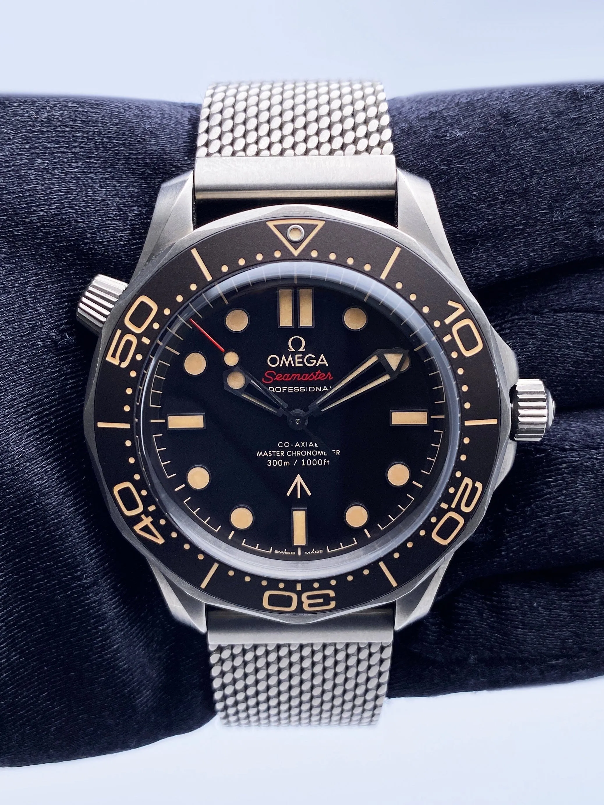 Omega Seamaster Diver 300 M Co-Axial "007 Edition" Mens Watch Box Papers