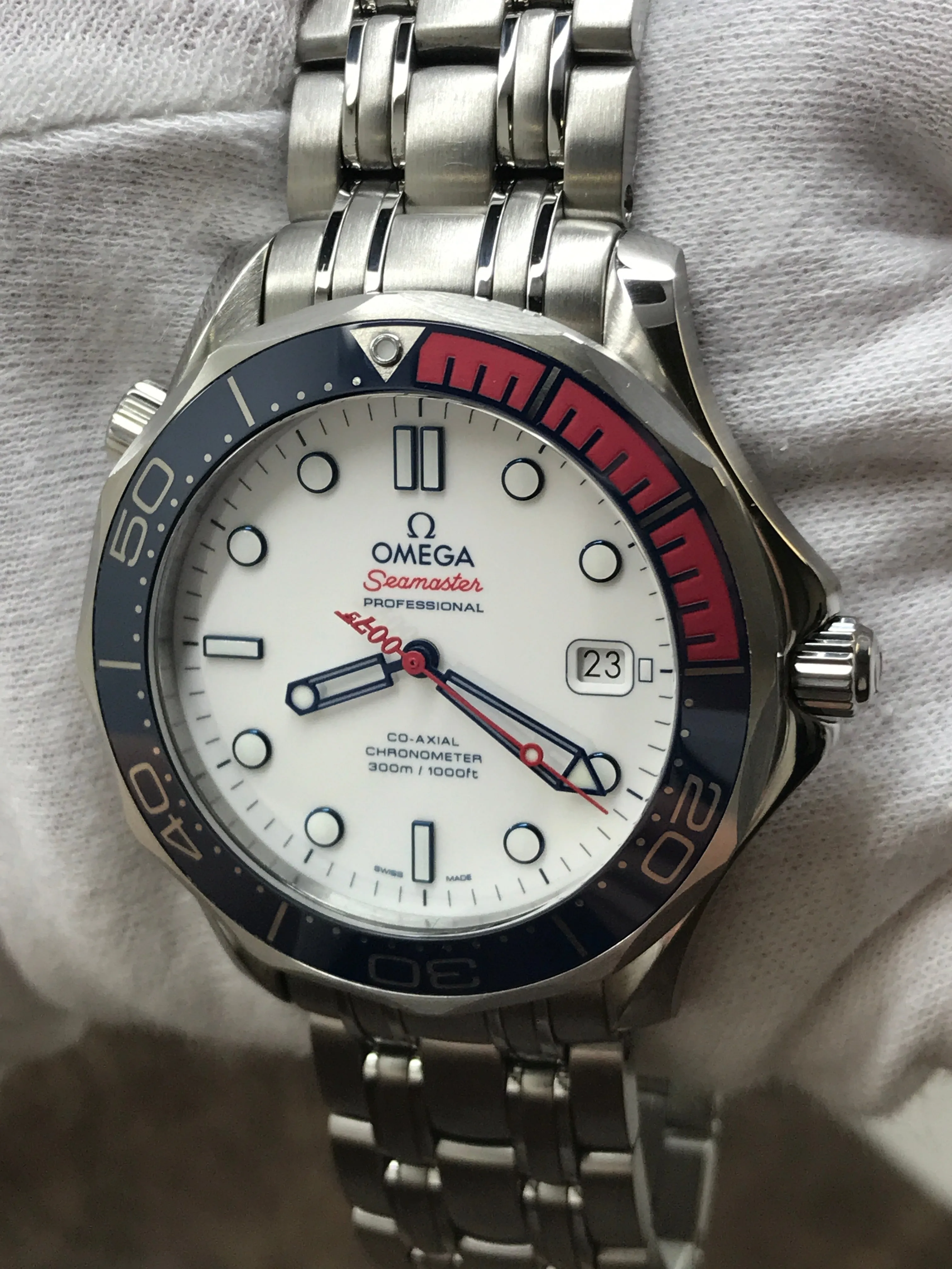 Omega Seamaster Diver 300M 212.32.41.20.04.001 White Dial Automatic Men's Watch