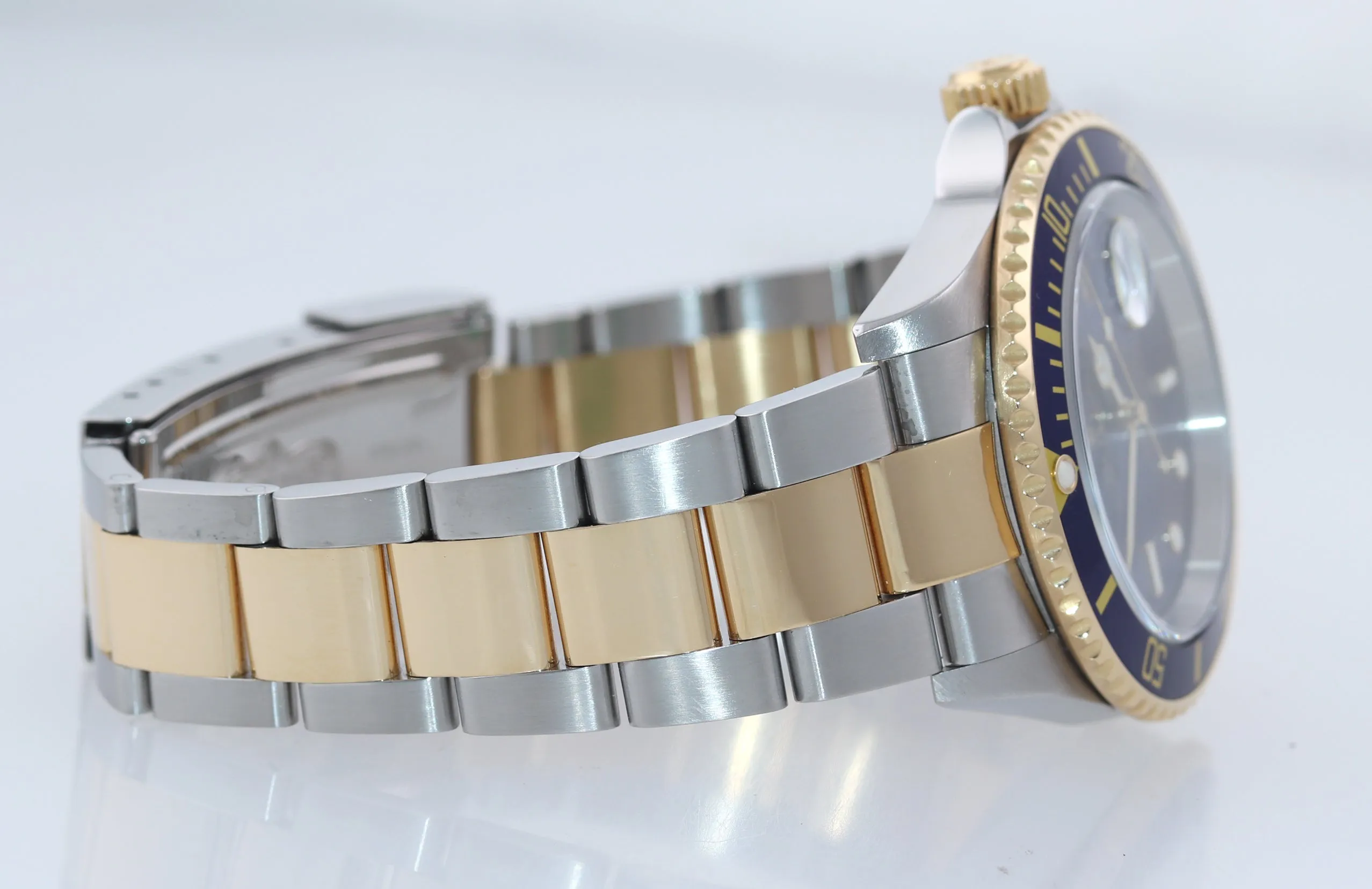 PAPERS 2003 MINT Rolex Submariner 16613 Two Tone 18k Gold Blue 40mm Watch Box