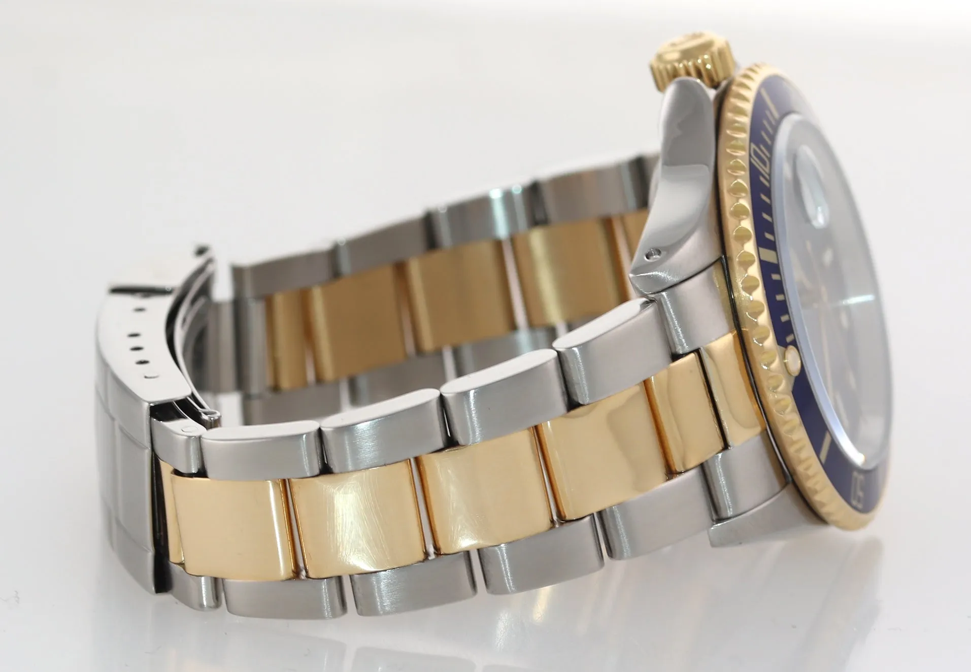 Rolex Submariner 16613 Two Tone Steel 18k Yellow Gold Blue Dial Dive Watch Box