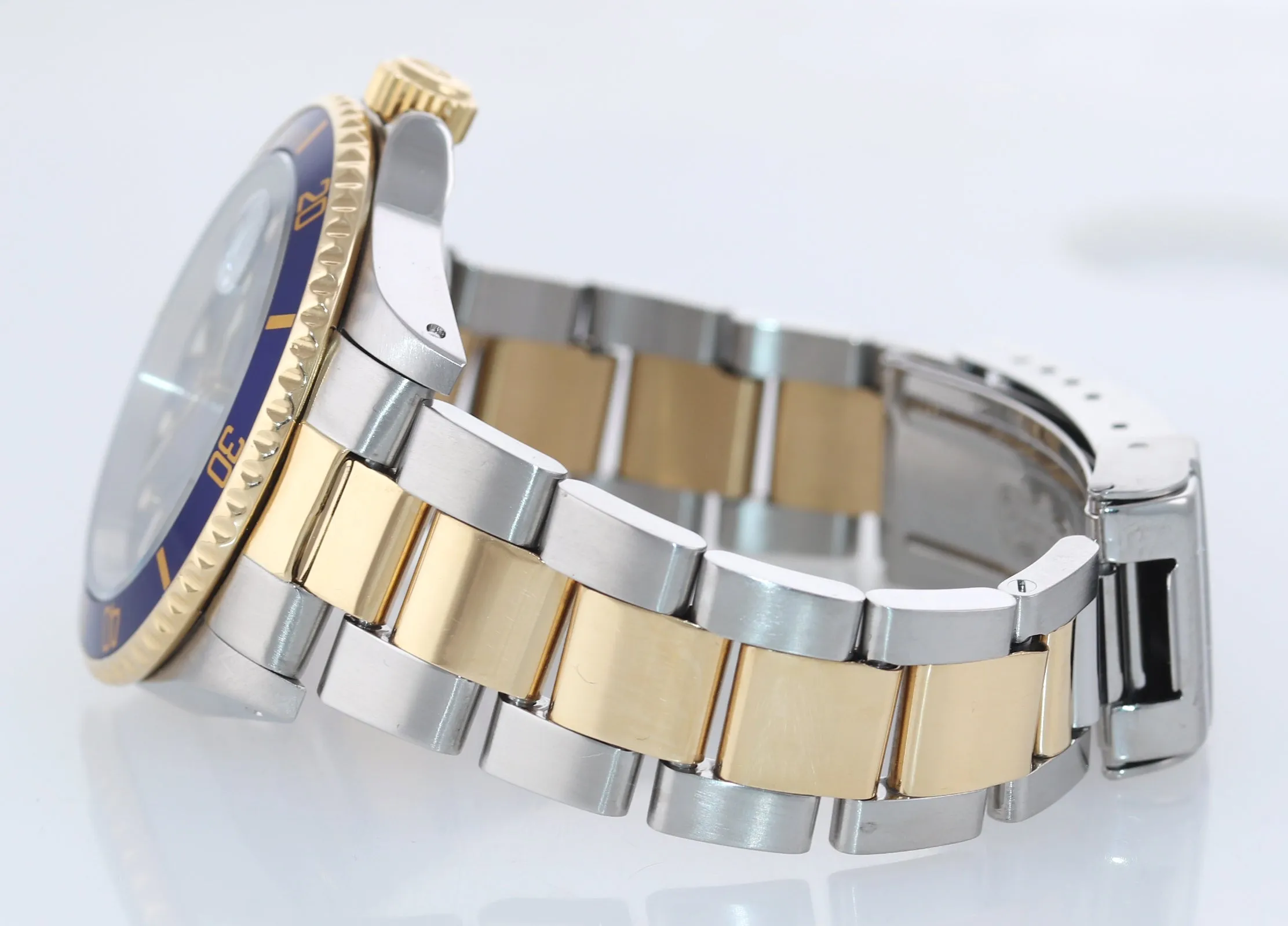 Rolex Submariner 16613 Two Tone Yellow Gold Blue Dial 40mm Watch Box