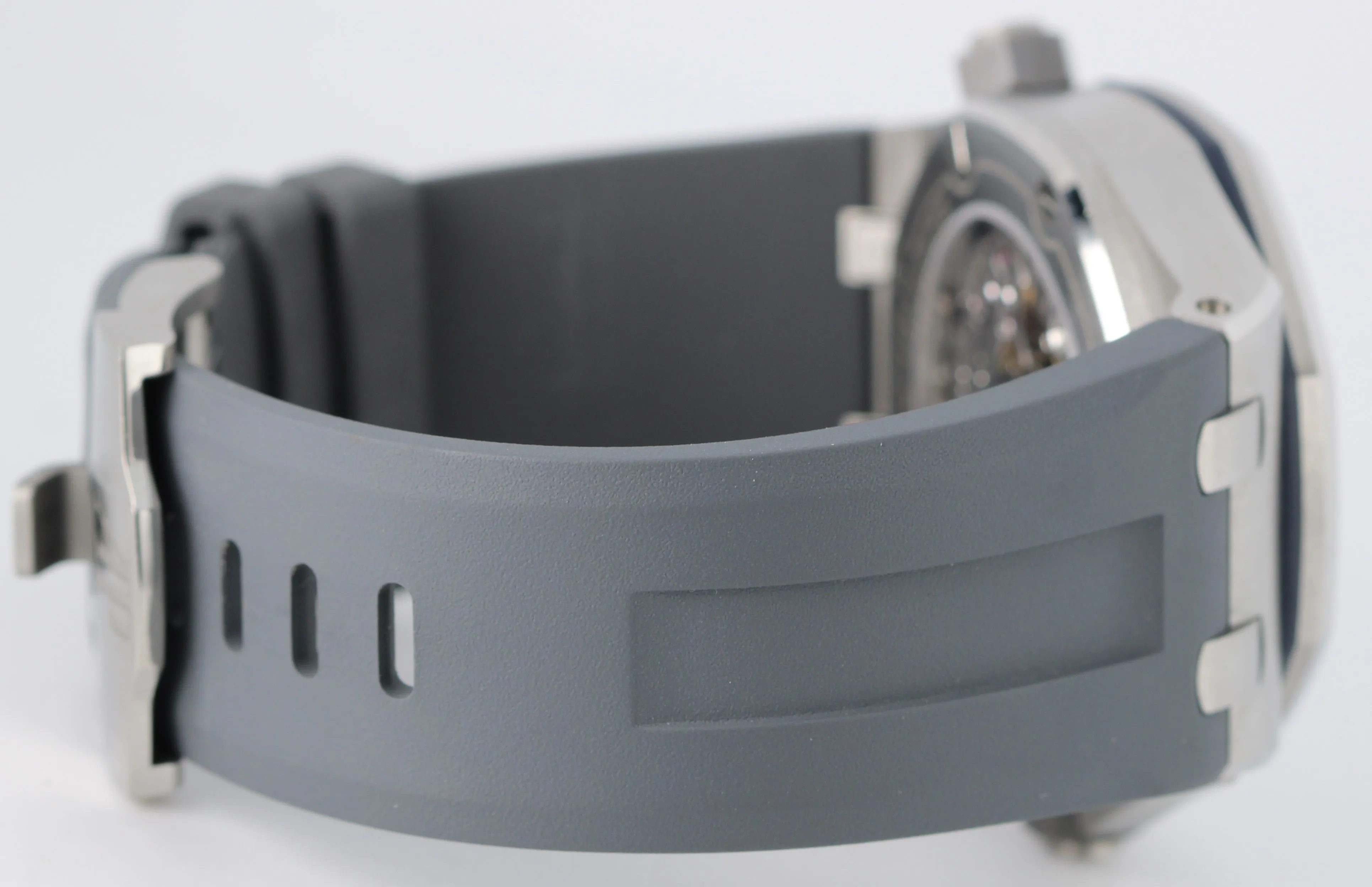 UNPOL. Audemars Piguet Royal Oak Offshore Steel Gray 42mm 15720ST Rubber Watch