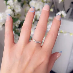 V rose gold ring