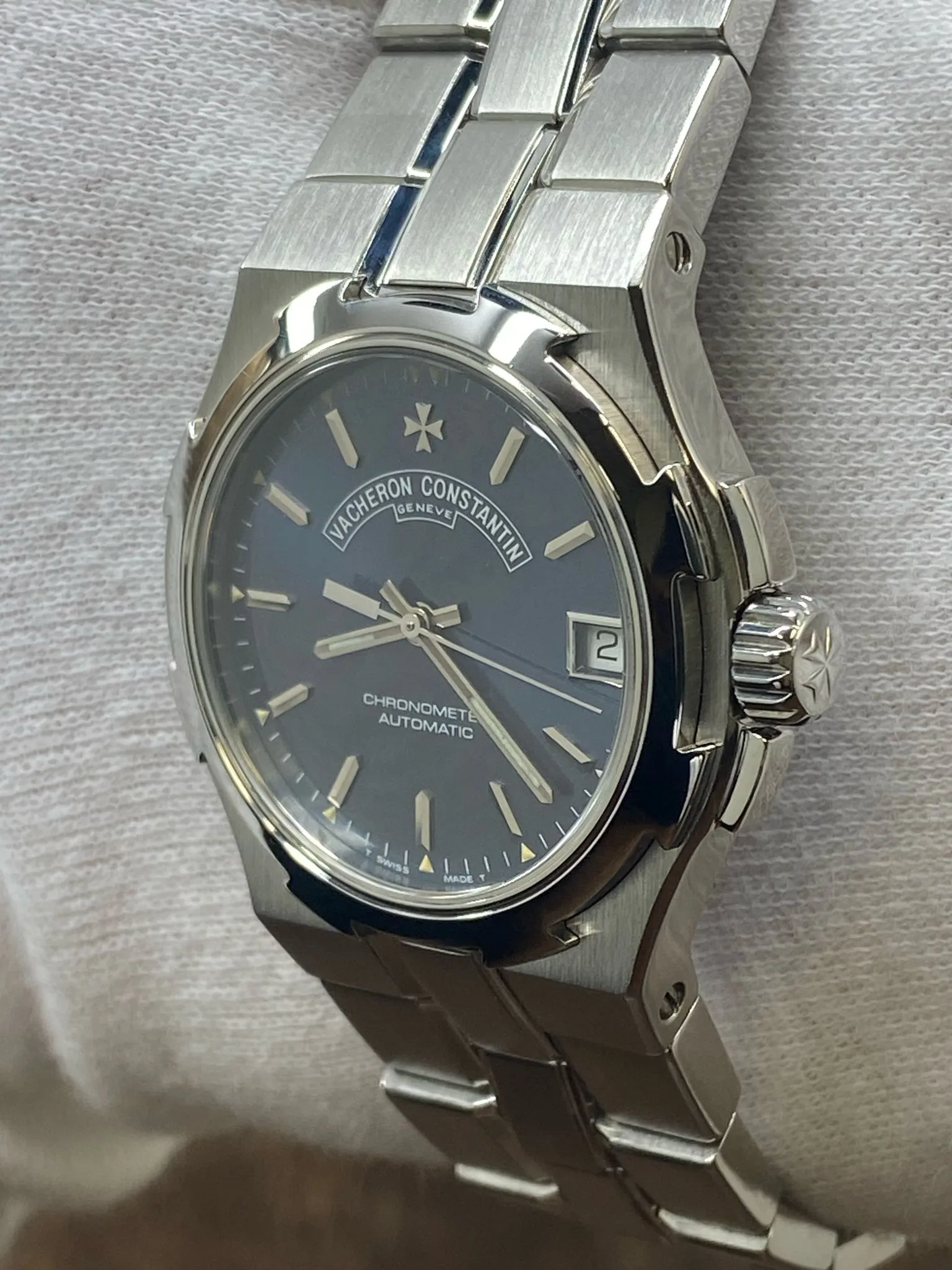 Vacheron Constantin Overseas 35mm B&P 42050/423A Blue Dial Automatic Men's Watch